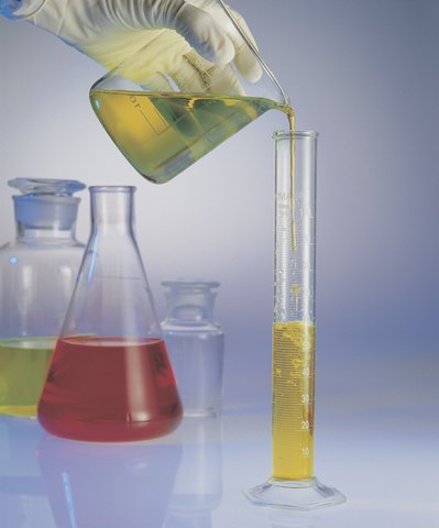 John Dalton "sees atoms".