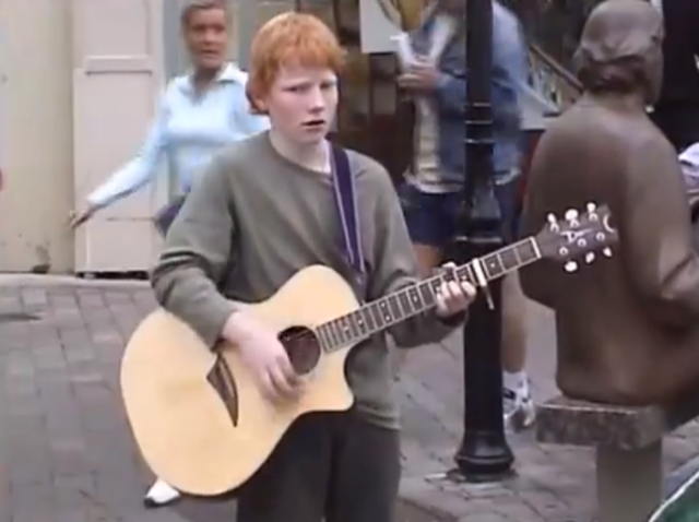 Se salió de su casa.