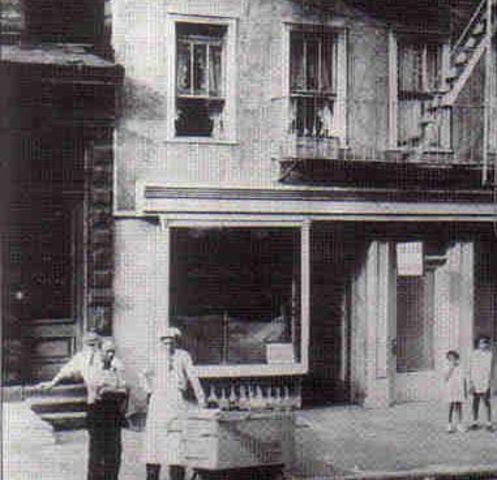 Llegan los puertorriqueños a East Harlem.