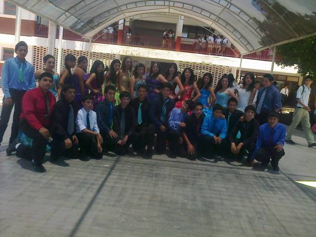 bailamos el vals en la escuela