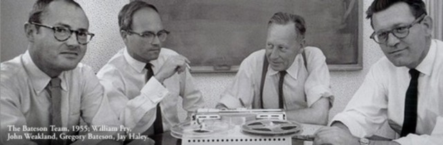 El equipo formado por Haley, Bateson, Jackson y Weakland generó el discutido informe psiquiátrico Hacia una teoría de la esquizofrenia, incluyendo el concepto, doble vínculo.