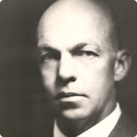 Edwin Armstrong Helps Develop Radio Features