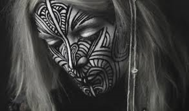 oralidad, escritura y mito, creando creencias y "principios morales"