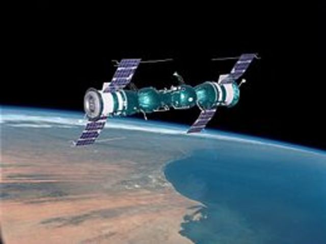 Soyuz 4 & 5 perform the first Soviet spacecraftdocking.
