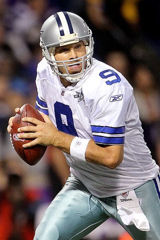 El 19 de noviembre de 2006, Romo guió a los Cowboys pasados ​​los Potros de Indianápolis , último equipo invicto de la NFL.