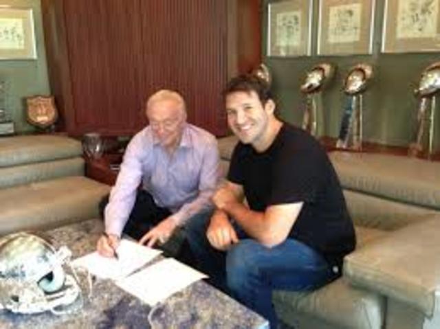 El 29 de octubre , Romo llegó a un acuerdo para un niño de seis años , $ 67.500.000 extensión de contrato con los Cowboys.
