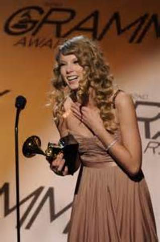 Cuando Taylor Swift recibió su primer premio.