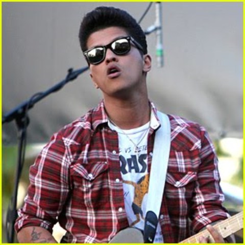 Bruno Mars decide moverse a Los Angeles
