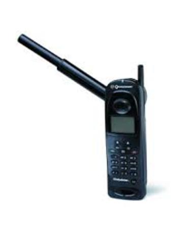 Motorola hybrid satellite/GSM phone