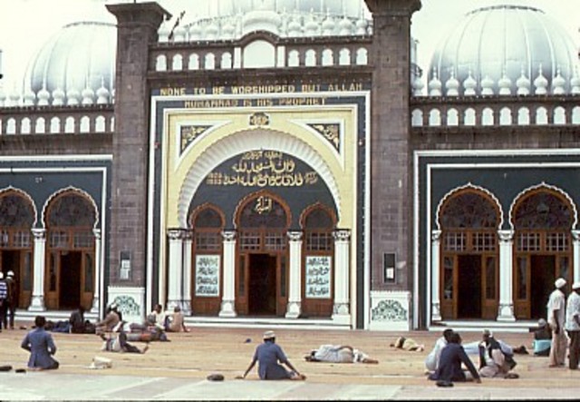 Arabs settle on coast