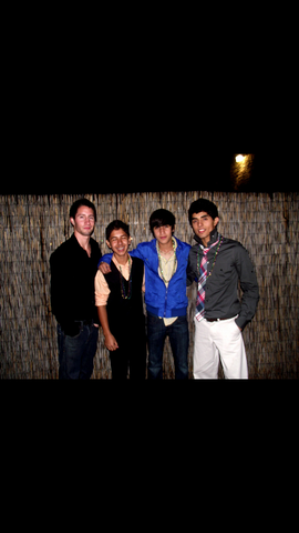 Yo me junte con mis primos para la foto