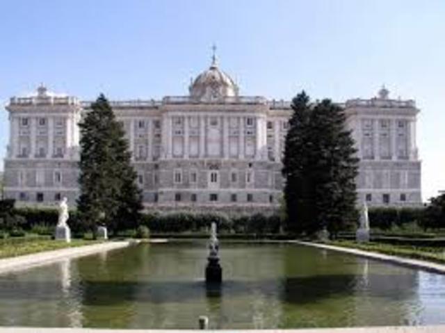 Passing through The Palacio Real de Madrid