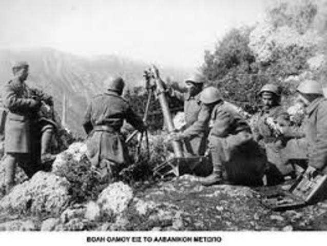 Italia invade Grecia.