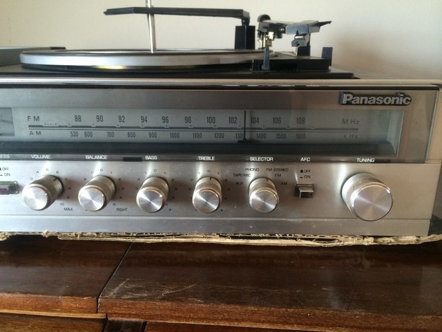 EL EQUIPO DE SONIDO DE LA CUADRA