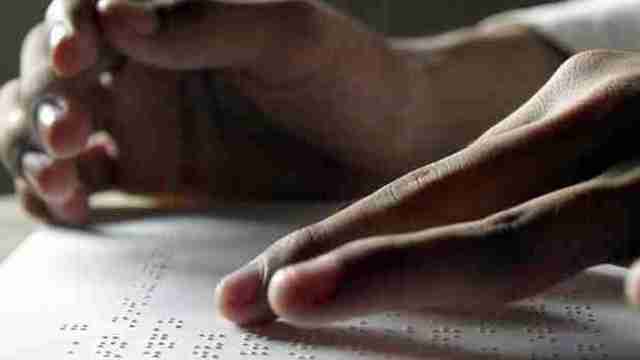 El doctor John Dix Fizar crea la primera escuela pública para ciegos en Boston