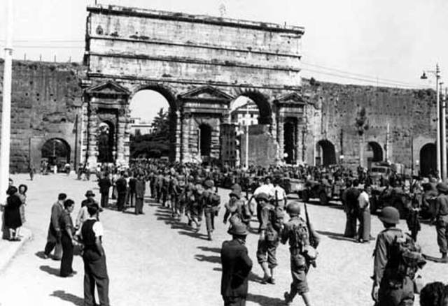 Les troupes américaines libèrent Rome