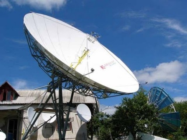 Televisión por satélite.