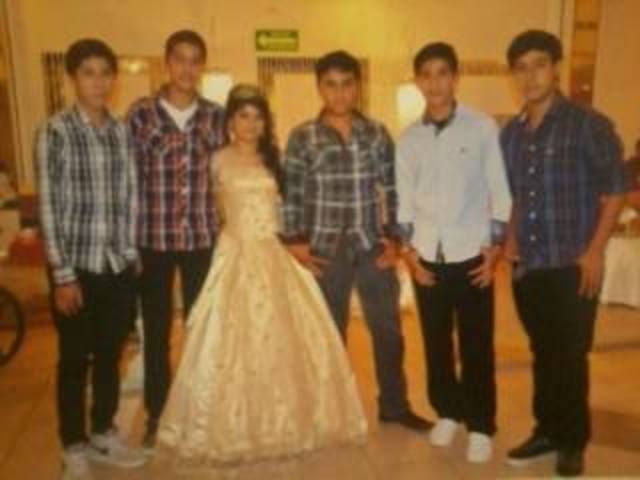 mi fiesta de xv amigos :)