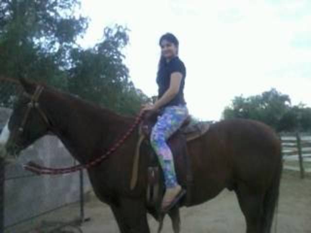 me encantan los caballos, bailar cantar sacar curas no tomo