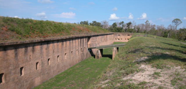 Seize fort at Pensacola