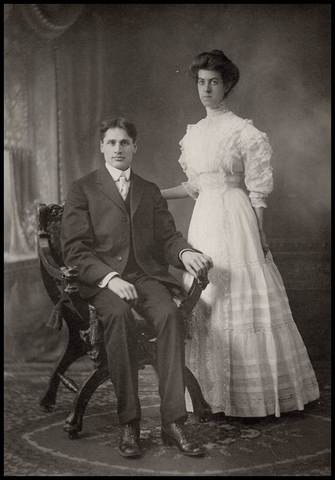 Crime in Leclaire was rare but not unknown.  A murder-suicide occurred in 1930, for example.