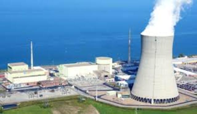 Primera central nuclear