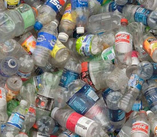 Aparece el primer plástico, la parkesina