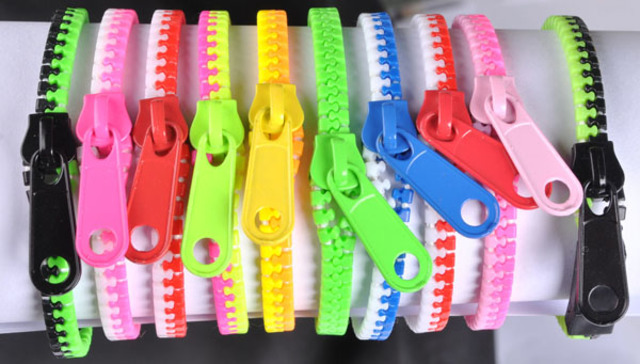 La cremallera en prendas de vestir