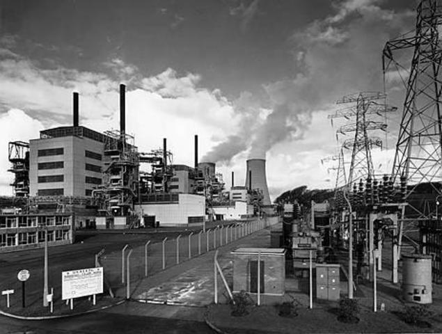 Primera central nuclear