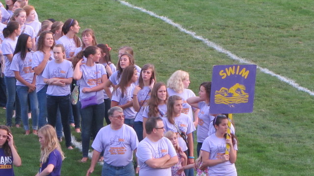 La escuela secundaria hecha nada y baila el equipo