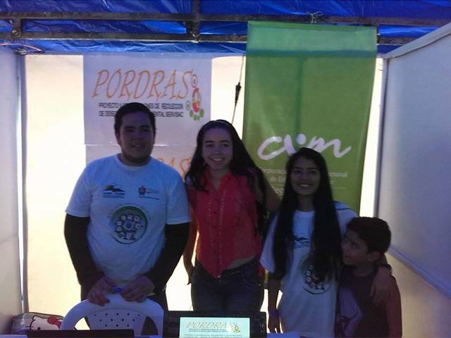 Se realiza visita por parte de los asistentes al evento a cada uno de los stand, y alli cada expositor da a conocer sus ideas en este caso el proyecto PODRAS