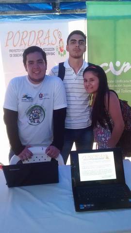 ESTUDIANTES CUN APOYANDO EL PROYECTO PODRÁS
