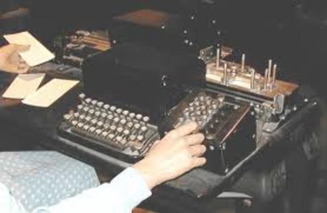 maquina con teclas e impresora