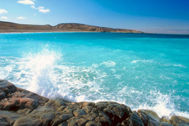 Henry Hudson discovers Hudson Bay