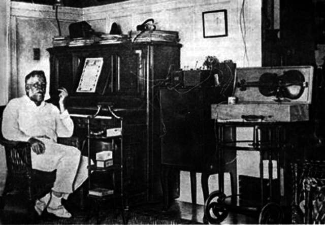 Reginald Fessenden Sends a Wireless Telephone Call