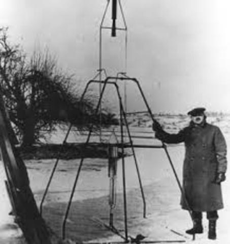 Goddar desarrolla el primer cohete sólo se elevó 5 m Nace la televisión