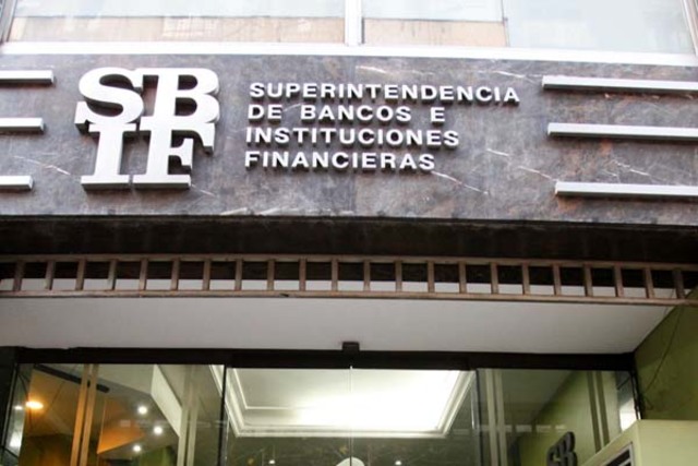 La Ley del Banco Central incorporó a la Superintendencia de Bancos al Banco Central de Reserva.