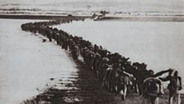 UN/South Korean troops cross the border into North Korea