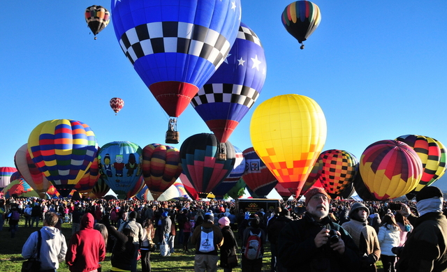 first advacemant of the hot air balloon