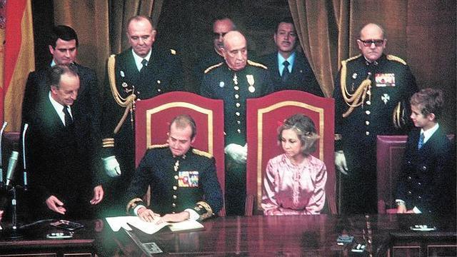 Juan Carlos se convierte en Rey de España