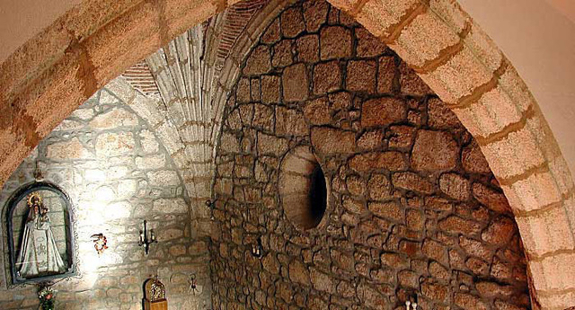 Se funda en Madrid la Hermandad de devotos de la Virgen de la Peña Sacra, que controla la ermita y su culto.