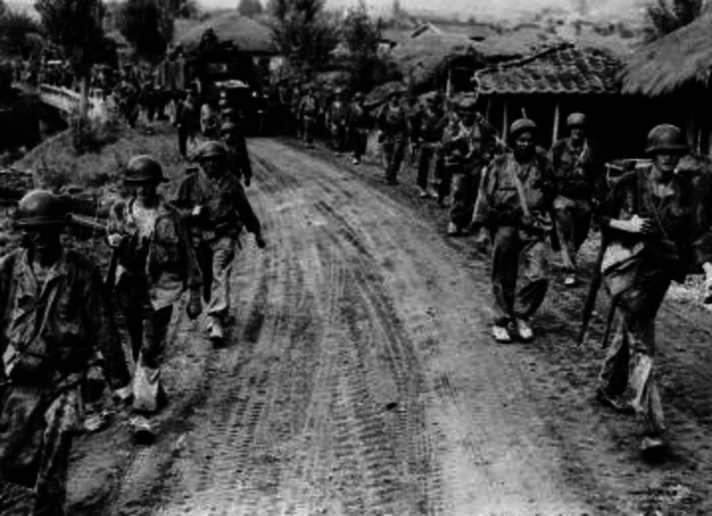 UN/South Korea Ttoops cross into North Korea