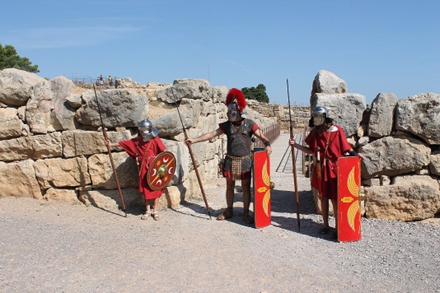 Ejército romano deesembarca en Ampurias y trae el latín