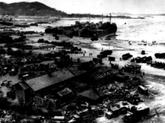 Battle in Inchon/General MacArthurs Amphibious landing