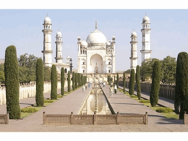 Bibi Ka Maqbara Construction