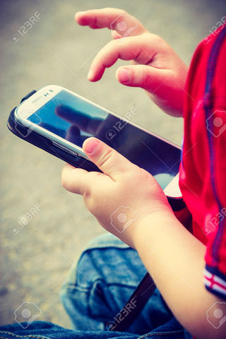 juego al aire libre con dispositivos móviles