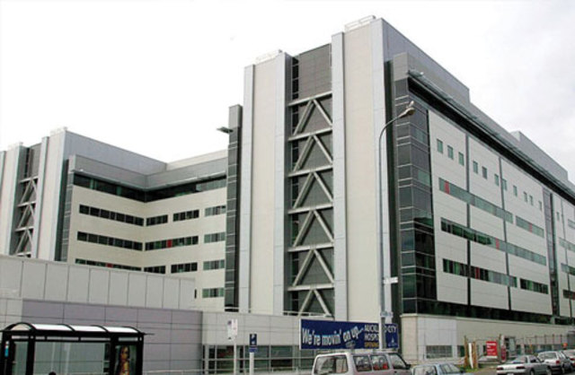 Fred Hollows became a house surgen at Auckland Hospital