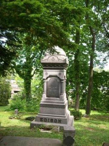 Mary Stilwell Edison dies