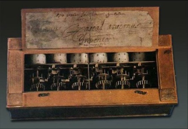 Invención de la primera máquina automática.