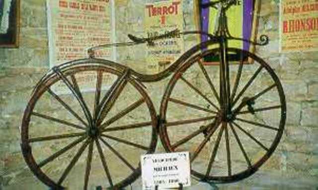 Le 1er vélocipède à pédales